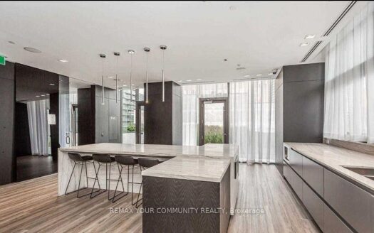 8188 Yonge St TH 106, Vaughan